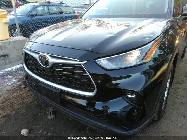 2022 Toyota Highlander, VIN: 5TDBZRBH2NS591880