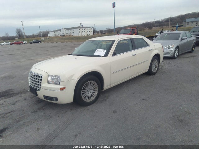 Chrysler 300 Touring 2010 2C3CA5CV8AH213200 Image 2