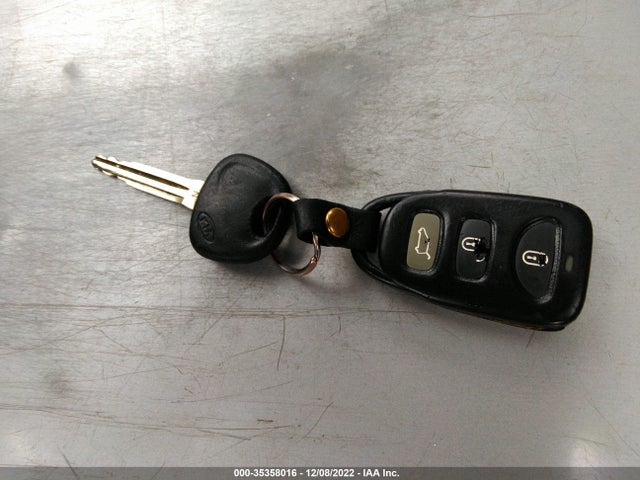 2007 KIA RONDO EX VIN: KNAFG526677105449