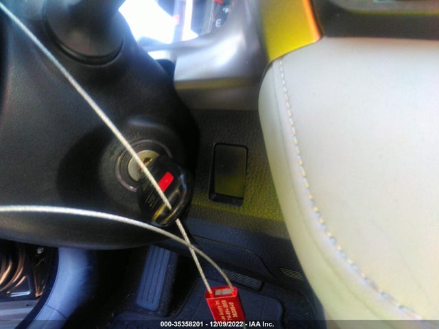 2015 TOYOTA RAV4 XLE VIN: 2T3WFREV6FW227697