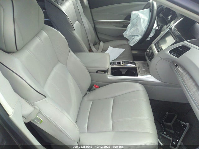 2018 Acura RLX, VIN: JH4KC1F59JC000182
