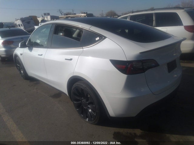 2022 Tesla Model Y, VIN: 7SAYGDEF1NF392887