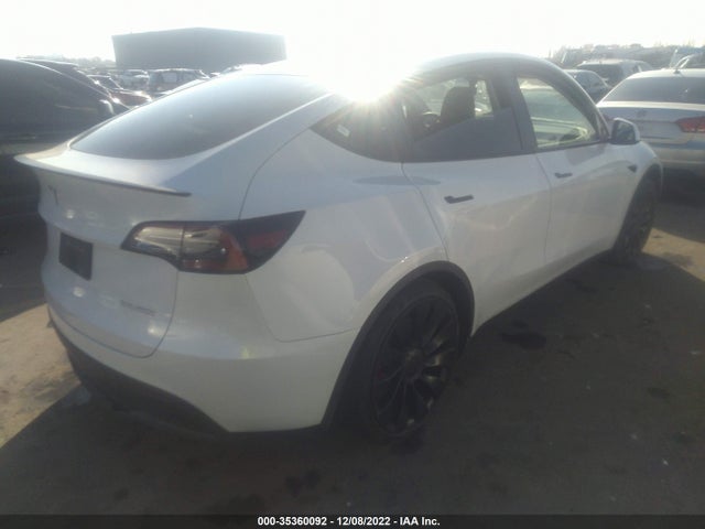 2022 Tesla Model Y, VIN: 7SAYGDEF1NF392887