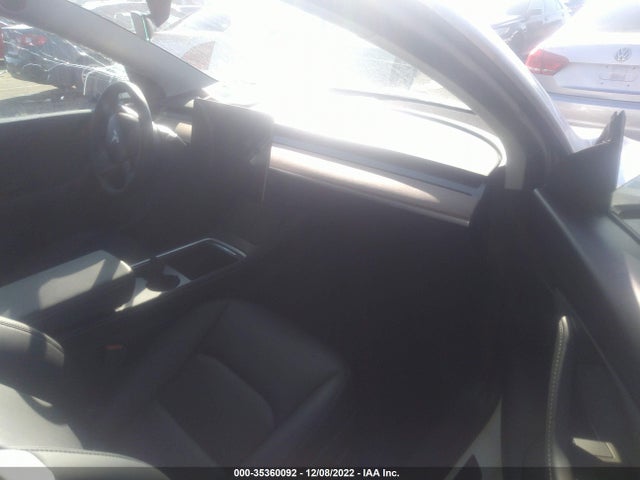 2022 Tesla Model Y, VIN: 7SAYGDEF1NF392887