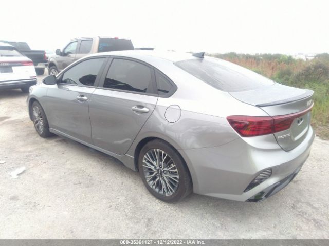 3KPF54AD8NE421323 KIA Forte Gt-line