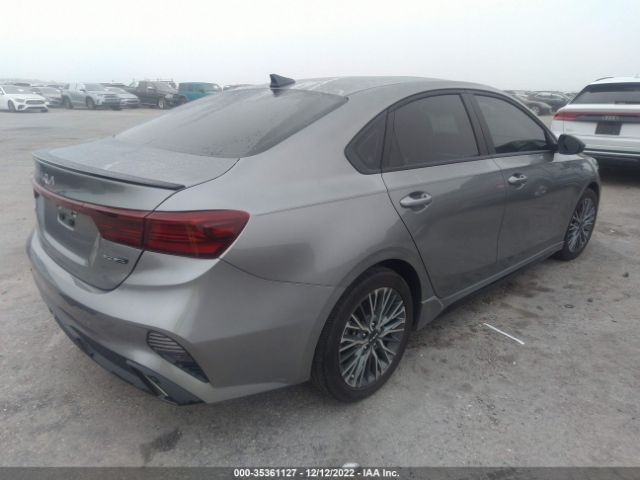 3KPF54AD8NE421323 KIA Forte Gt-line