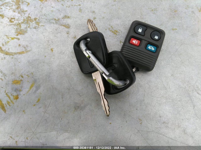 Lincoln Continental 1998 1LNFM97V4WY680804 Image 3