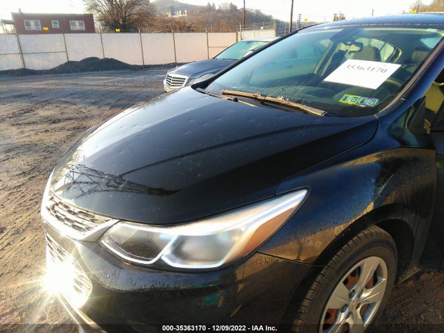 2018 Chevrolet Cruze, VIN: 1G1BC5SM9J7212183