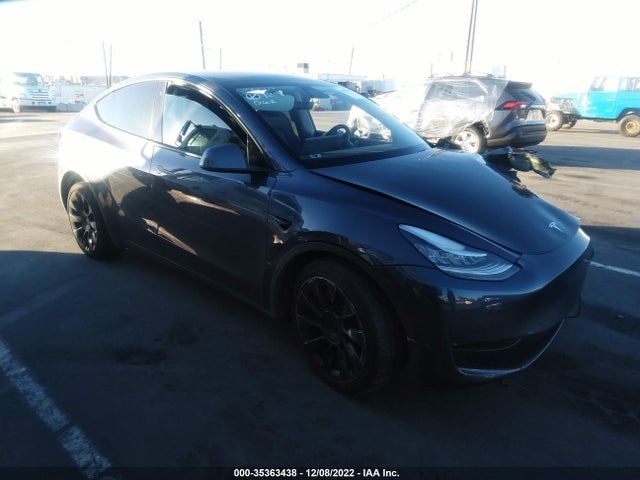 2020 Tesla Model Y, VIN: 5YJYGDEE0LF048565