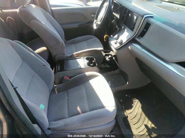 2017 Toyota Sienna, VIN: 5TDKZ3DC3HS775485