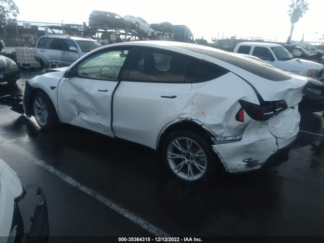 Tesla Model Y Long Range 2021 5YJYGDEE2MF233556 Image 3