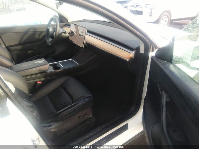 Tesla Model Y Long Range 2021 5YJYGDEE2MF233556 Image 5