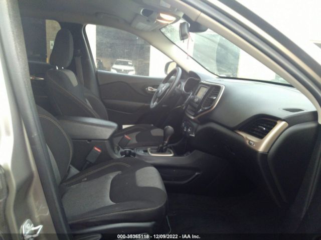 1C4PJLAB3GW370136 Jeep Cherokee Sport