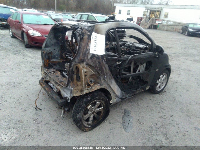 2013 SMART FORTWO PURE/PASSION VIN: WMEEJ3BA8DK582824