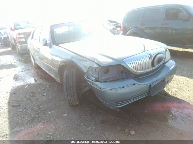 Lincoln Town Car Signature 2004 1LNHM81W14Y623736 главное изображение