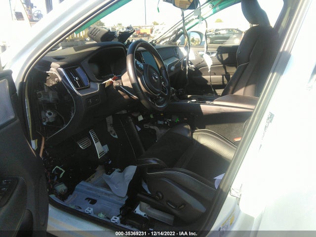 2018 Volvo XC60, VIN: LYVA22RM4JB110697