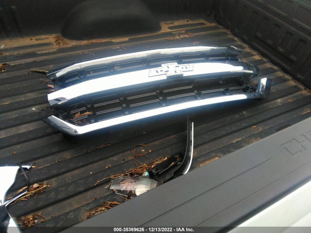 2017 Ram 1500, VIN: 3C6RR6LT3HG563807