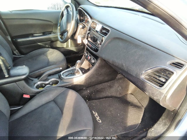 1C3CCBAB4EN141622 Chrysler 200 LX