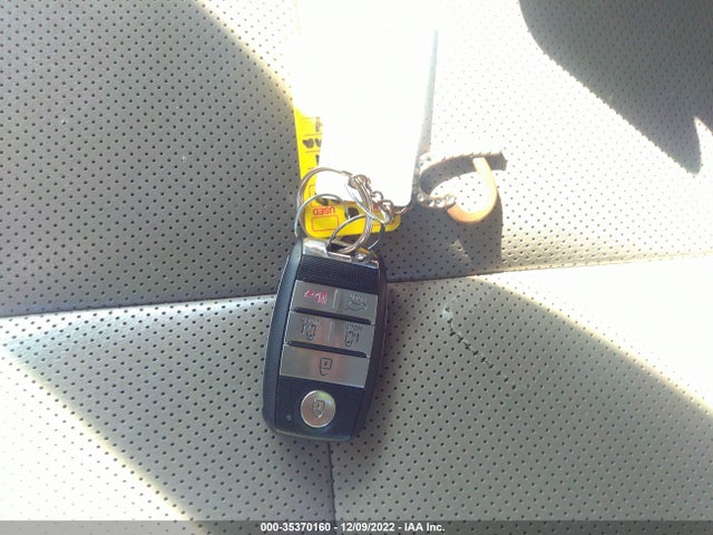 2017 Kia Sedona, VIN: KNDMB5C19H6338275
