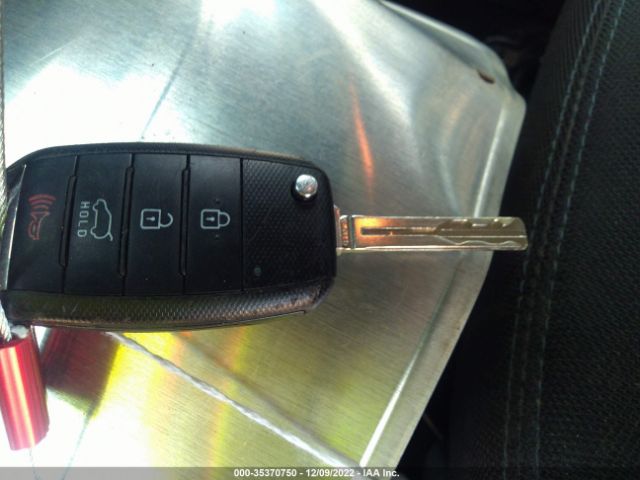 KNDPB3AC7E7593633 KIA Sportage Lx