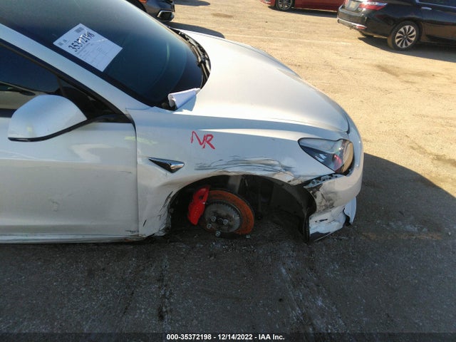 Tesla Model 3 Long Range 2018 5YJ3E1EBXJF151493 Image 7