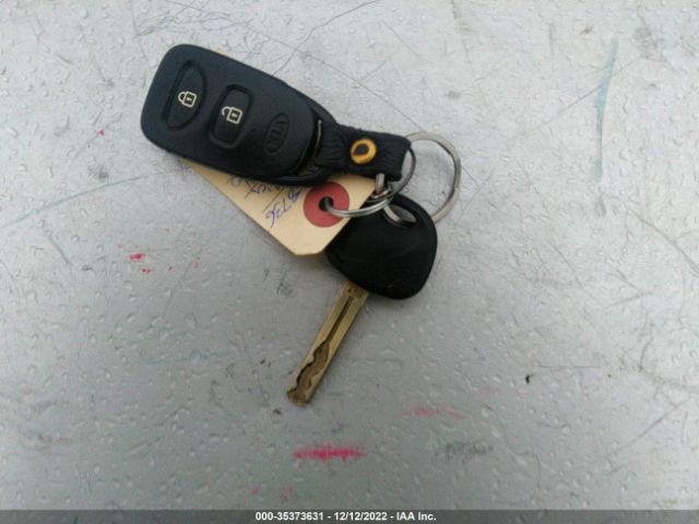 5XYKT3A14BG174501 KIA SORENTO LX
