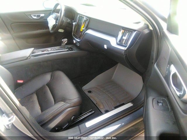 2020 Volvo V60, VIN: YV4102WK8L1037799