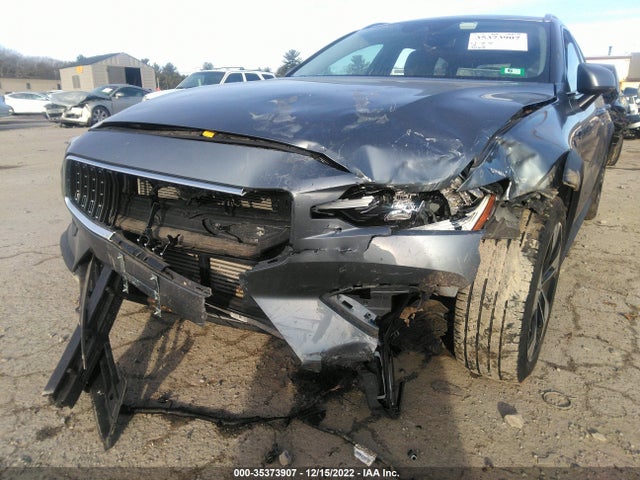 2020 Volvo V60, VIN: YV4102WK8L1037799