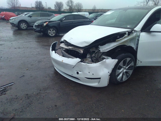 Tesla Model Y 2021 5YJYGDEE2MF068379 Image 7