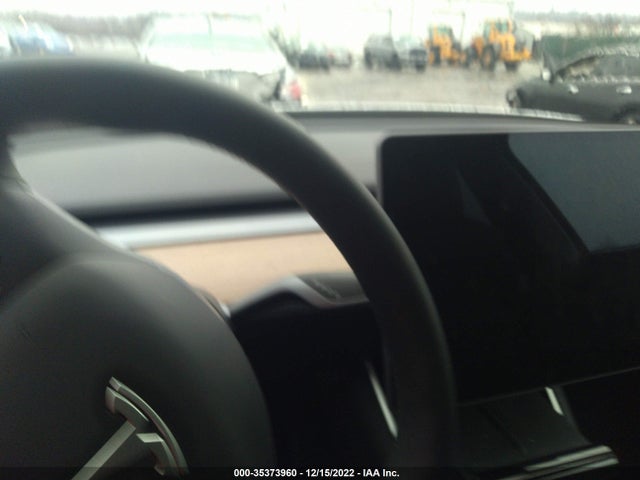 Tesla Model Y 2021 5YJYGDEE2MF068379 Image 8