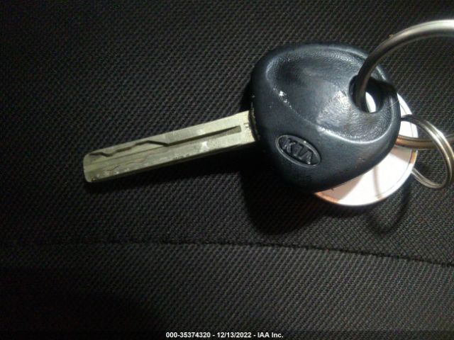 KNDJN2A21G7270647 KIA Soul Base