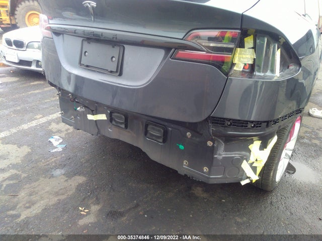 2022 Tesla Model X, VIN: 7SAXCDE57NF351405