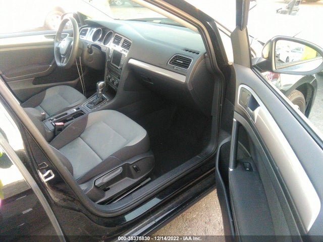 2016 Volkswagen Golf, VIN: WVWKP7AU1GW915266