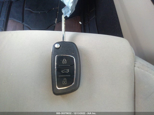 2015 HYUNDAI SONATA 2.4L SE VIN: 5NPE24AF4FH198510