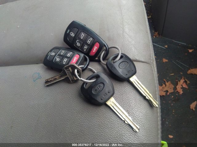 KNDMH4C73B6402508 KIA SEDONA EX