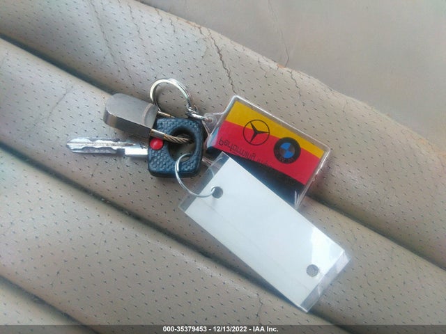 1988 MERCEDES-BENZ 560 SL VIN: WDBBA48D1JA079984