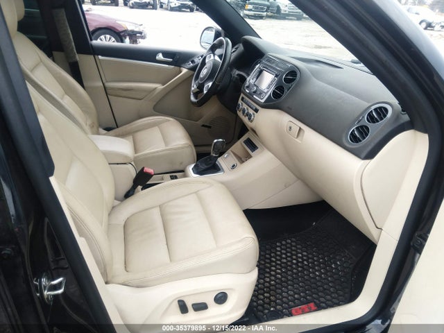 WVGAV3AX5EW544528 Volkswagen Tiguan R-line