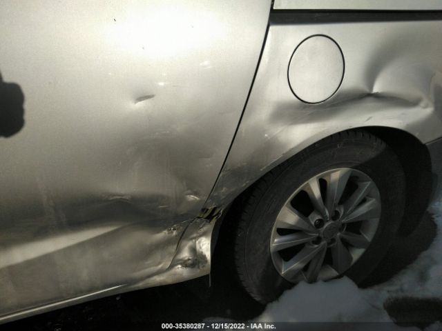 KNDMB5C11G6162952 KIA SEDONA LX