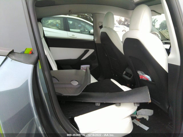 Tesla Model Y 2022 7SAYGDEE6NF352022 Image 8