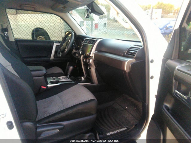 2020 Toyota 4Runner, VIN: JTEBU5JR3L5771577