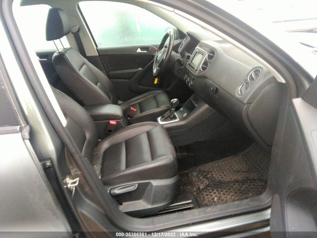 2017 Volkswagen Tiguan, VIN: WVGAV7AXXHK035814
