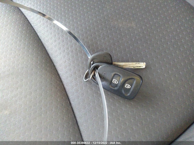 2013 KIA SORENTO LX VIN: 5XYKT3A68DG423610