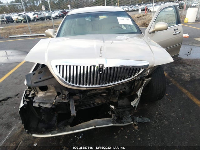 Lincoln Town Car 2010 2LNBL8CV3AX618806 Image 7