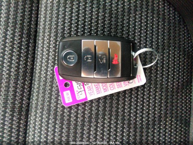 KNDCB3LC2K5316990 KIA NIRO LX