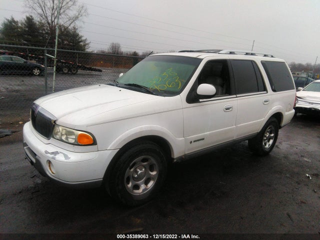 Lincoln Navigator 2000 5LMPU28A5YLJ06927 Image 2