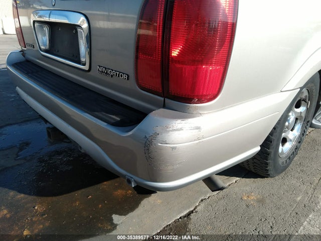 Lincoln Navigator 2001 5LMFU28A31LJ01453 Image 7