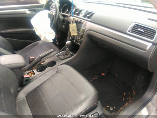 1VWDT7A3XHC012674 Volkswagen Passat R-line W/comfort Pkg