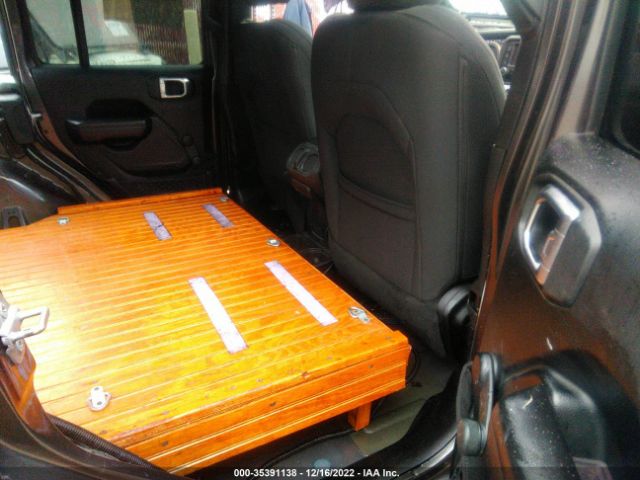 1C4HJXDG6JW148751 Jeep Wrangler Unlimited Sport
