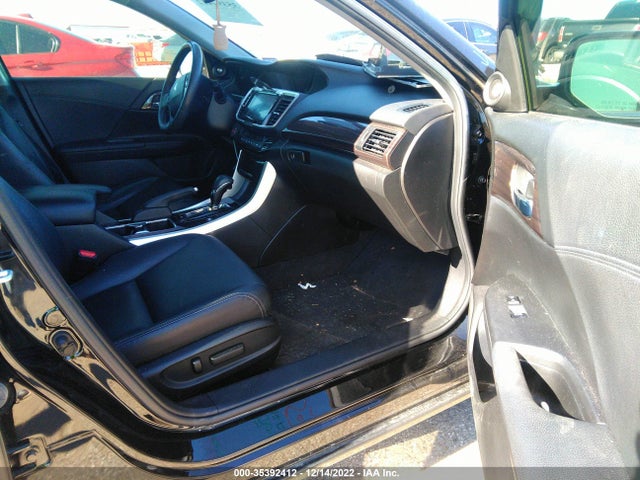 2017 Honda Accord, VIN: JHMCR6F50HC000484