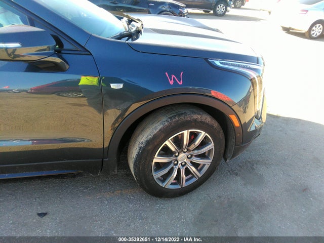 2021 Cadillac XT4, VIN: 1GYFZER48MF015538